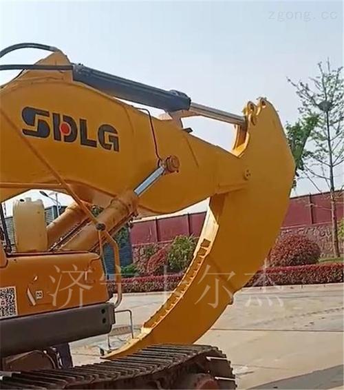 钢铁巨臂的无声誓言 挖掘机产品图片背后的力量美学